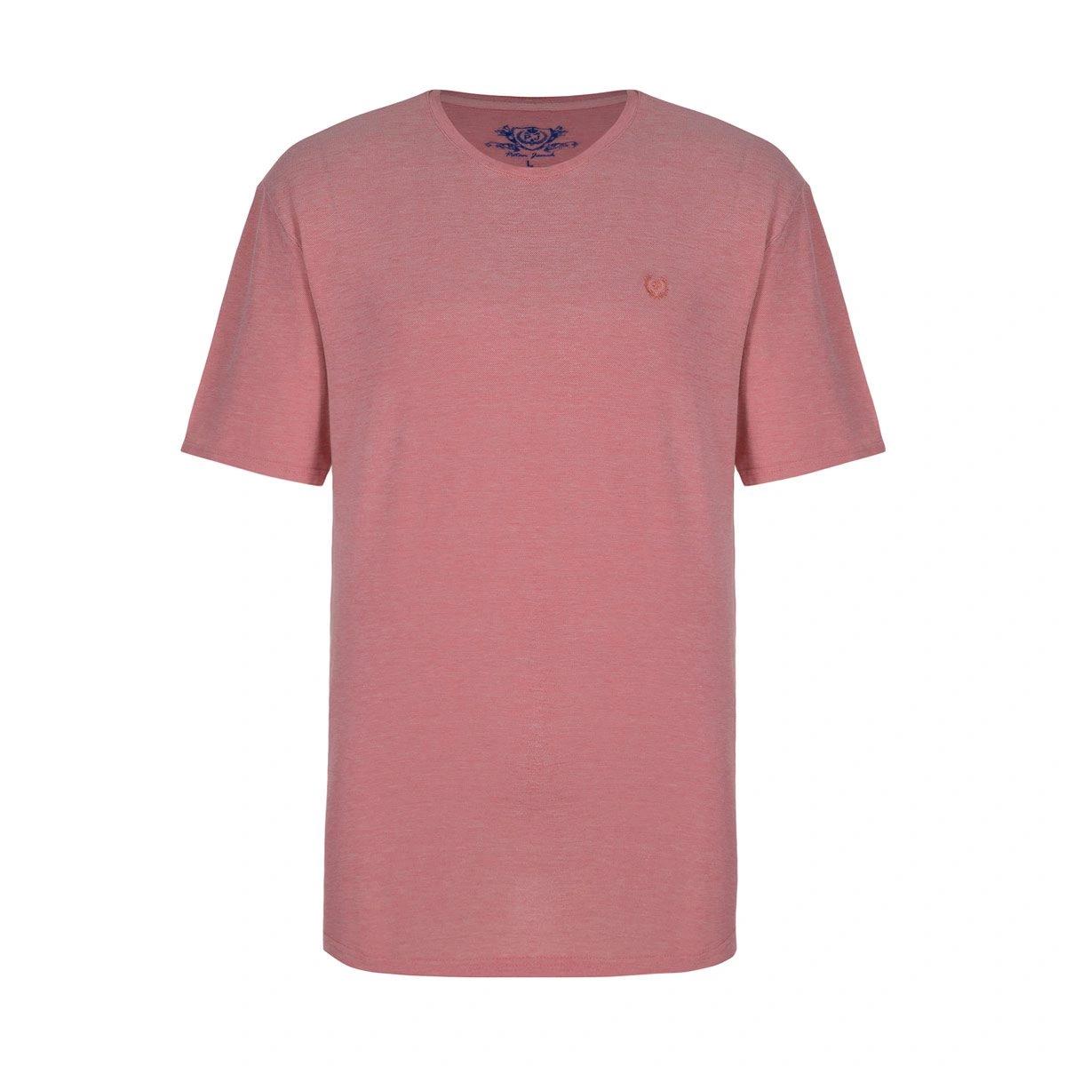 تیشرت آستین کوتاه لانگ مردانه. جنس پارچه جودون / پلی استر پنبه می باشد. یقه تیشرت گرد و کنار دارای ز