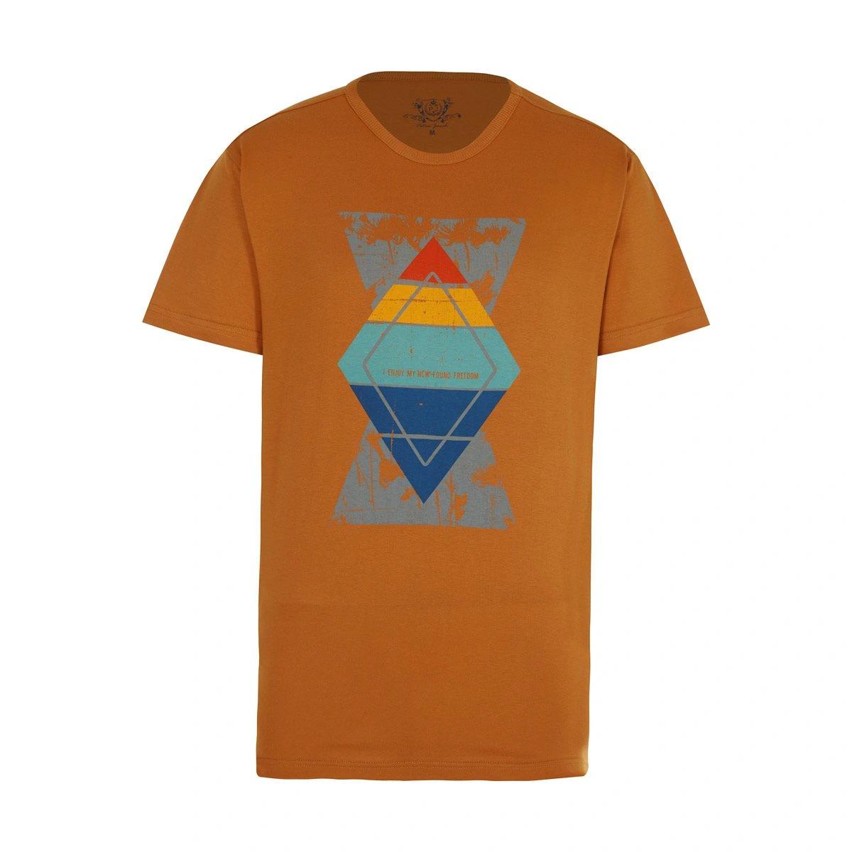 تیشرت آستین کوتاه چاپدار رنگ آجری پاتن جامه. تی شرت یقه گرد آستین کوتاه.