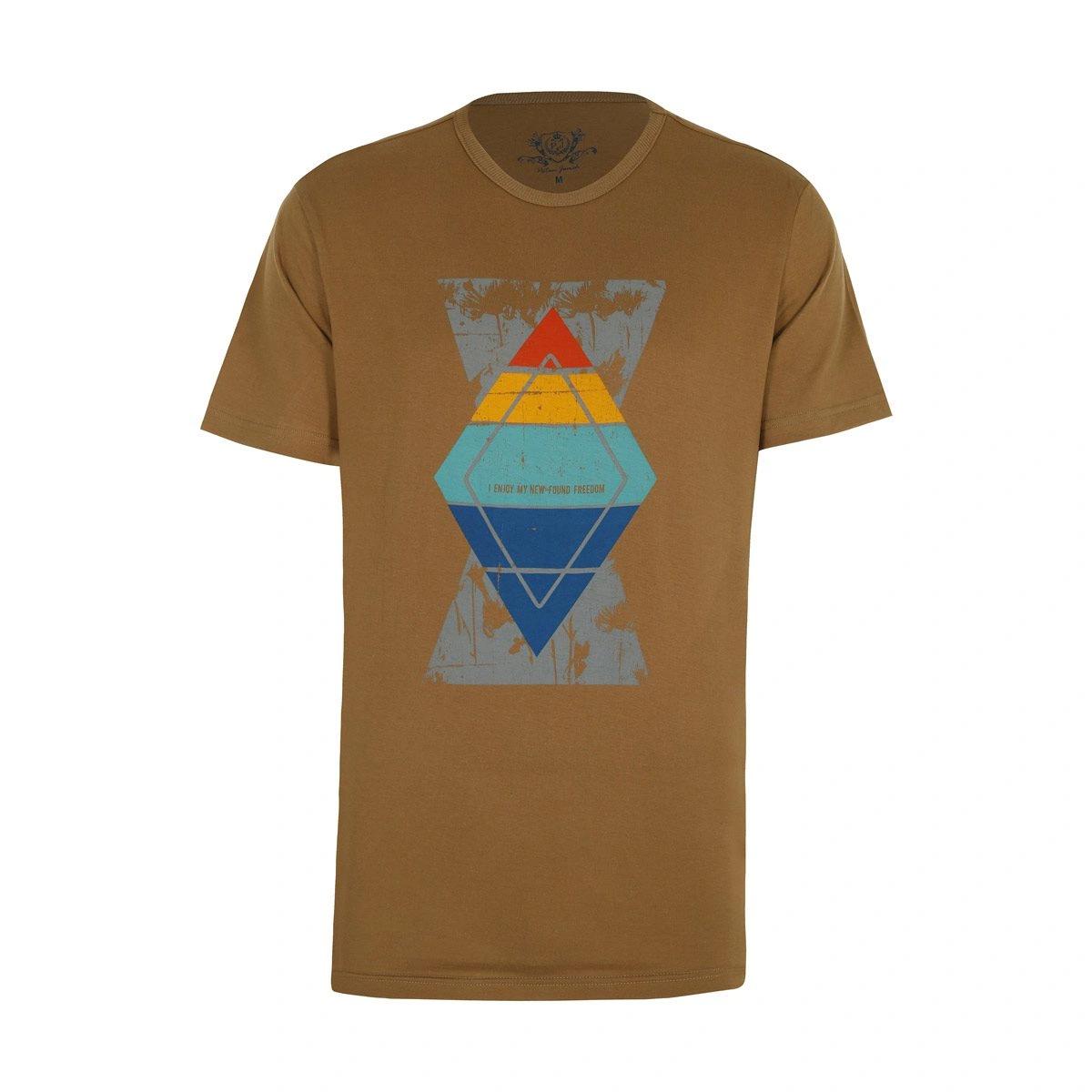 تیشرت آستین کوتاه مردانه تولید شرکت پاتن جامه می باشد. جنس پارچه صد در صد پنبه می باشد. یقه گرد و دا