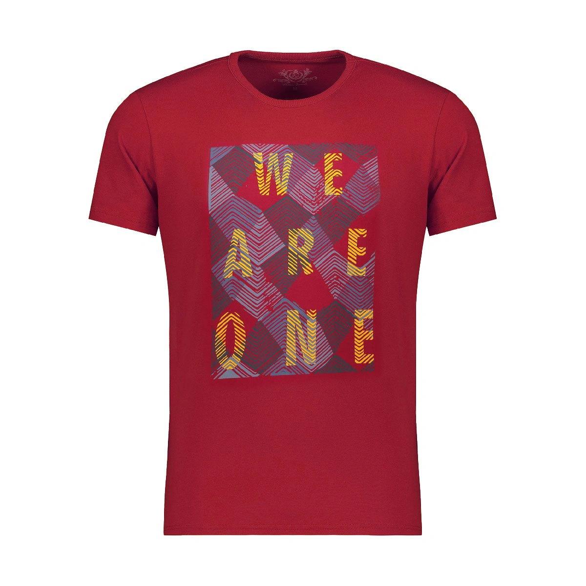 تیشرت آستین کوتاه چاپدار رنگ زرشکی پاتن جامه. تی شرت یقه گرد آستین کوتاه.