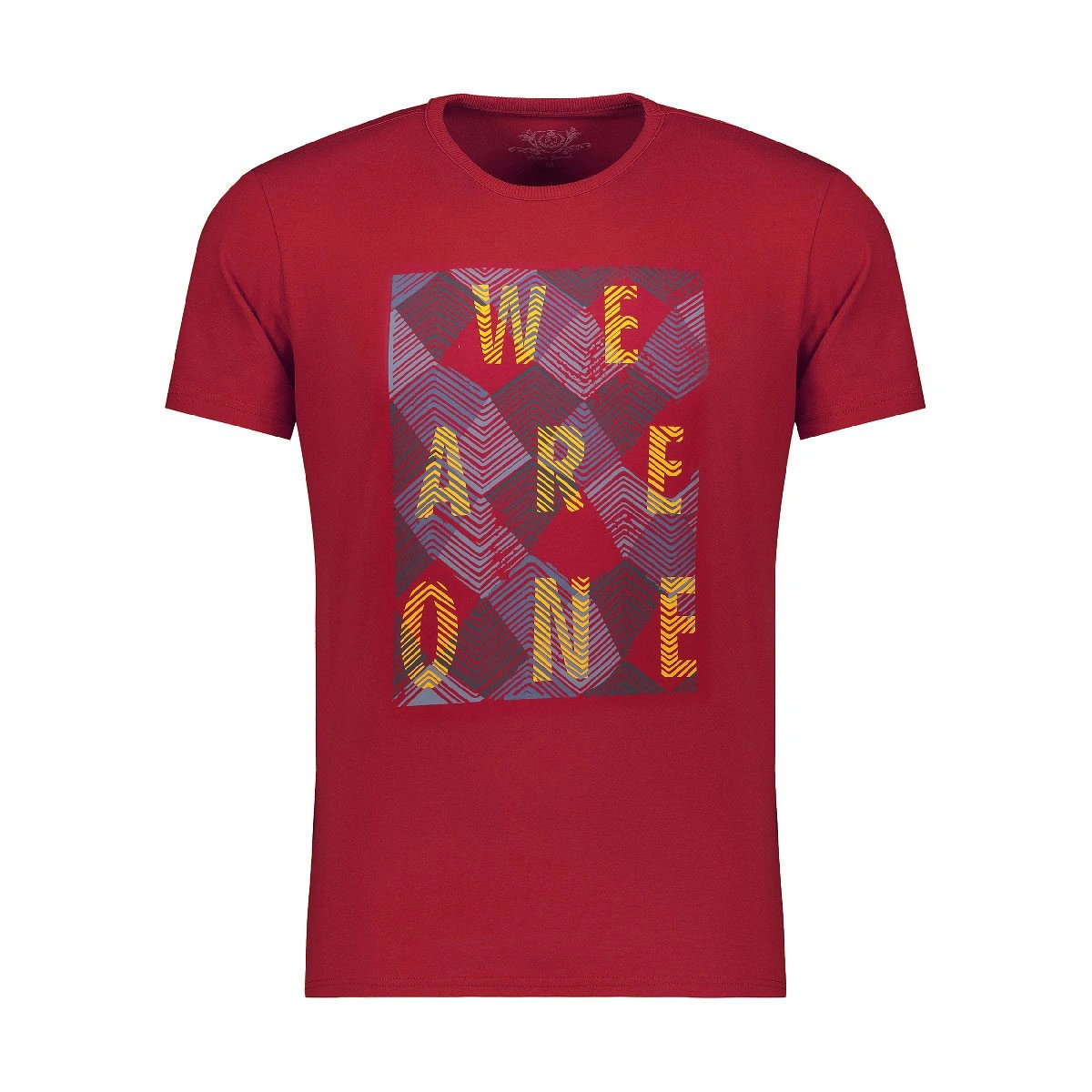 تیشرت آستین کوتاه چاپدار رنگ زرشکی پاتن جامه. تی شرت یقه گرد آستین کوتاه.