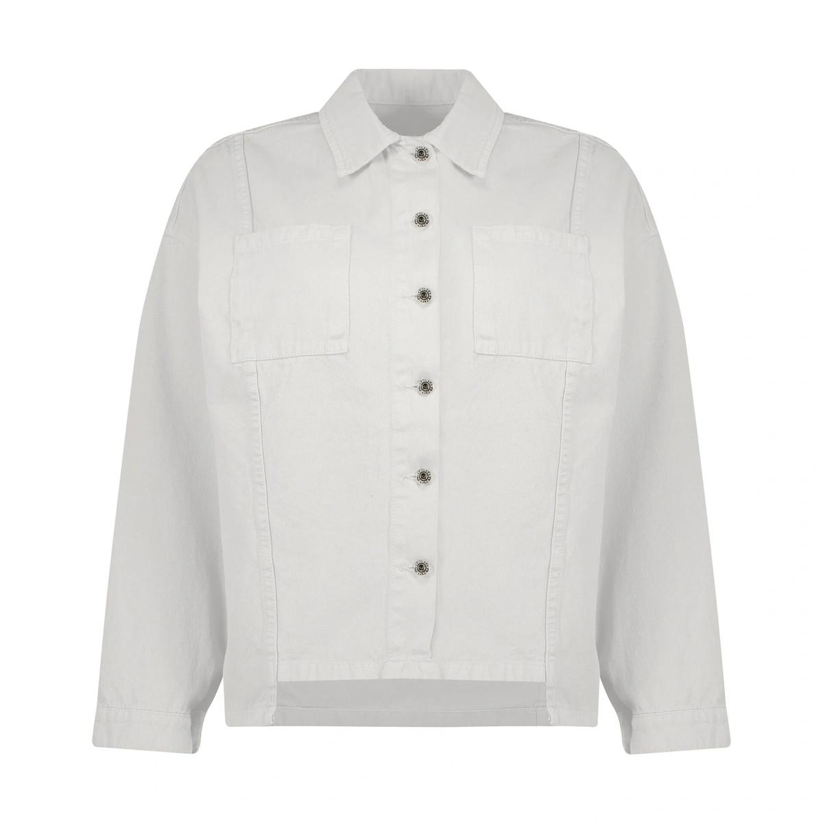 کت کتان زنانه تولید پاتن جامه می باشد. جنس کت صد در صد کتان (پنبه / نخ) می باشد. پارچه نیمه ضخیم قد 