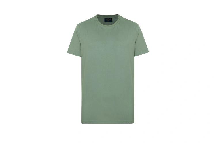 تی شرت بیسیک چیست؟ نحوه استایل زدن با تیشرت بیسیک مردانه و زنانه