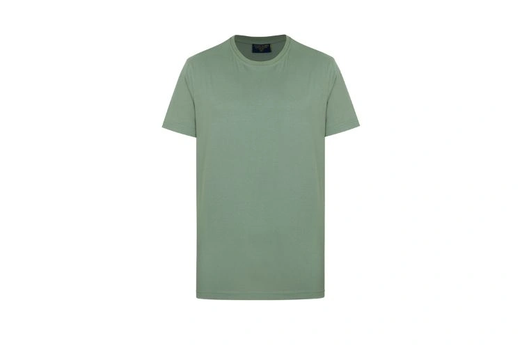 تی شرت بیسیک چیست؟ نحوه استایل زدن با تیشرت بیسیک مردانه و زنانه