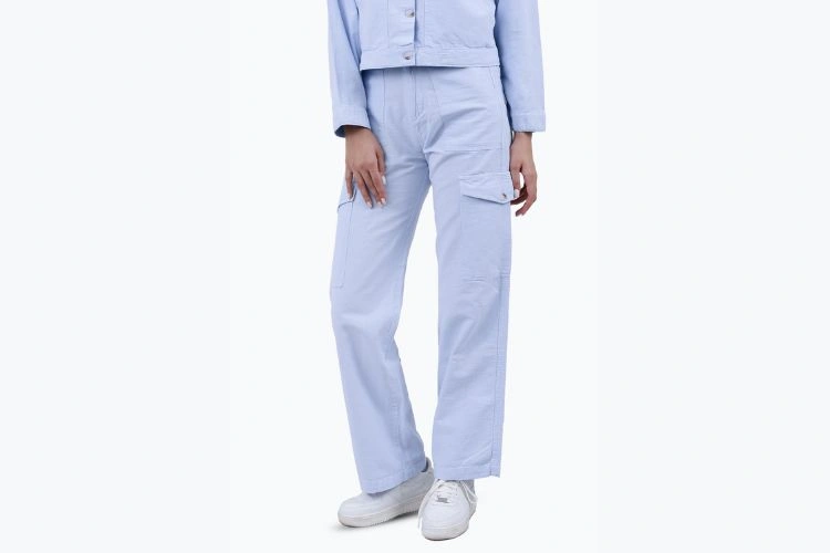 شلوار کارگو زنانه چیست؟ معرفی بهترین مدل‌های شلوار کارگو زنانه و نحوه استایل زدن با آن