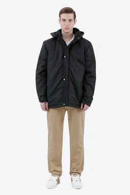 کاپشن کلاهدار مردانه از برند پاتن جامه می باشد. کاپشن گرم بادگیر و ضد آب رنگ طوسی مشکی.