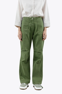 شلوار کارگو زنانه تولید برند پاتن جامه می باشد. شلوار بگی رنگ سبز خرید آسان و ارسال رایگان.