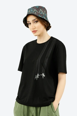 خرید تی شرت آستین کوتاه زنانه نخی چاپدار آزاد از برند پاتن جامه ارسال سریع و رایگان. 