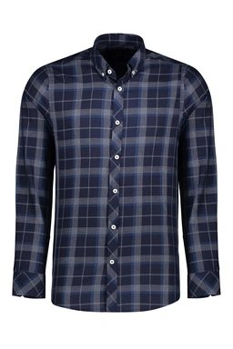 پیراهن رگولار مردانه از برند پاتن جامه ، پیراهن طرح چهارخانه یقه برگردان دکمه دار. 