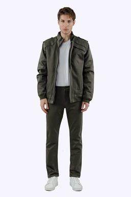 کاپشن کتان مردانه یقه ایستاده از برند پاتن جامه ، کاپشن گرم آستری شمعی رنگ سبز تیره. 