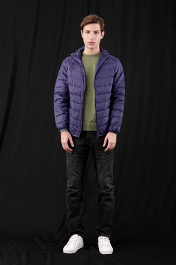 خرید کاپشن مردانه شمعی بنفش پفی ، با ضخامت کم کاپشن ضد آب و بادگیر از برند پاتن جامه. 