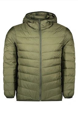 خرید کاپشن مردانه شمعی مشکی پفی ، با ضخامت متوسط کاپشن ضد آب و بادگیر از برند پاتن جامه. 