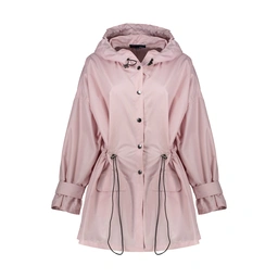 خرید بارانی زنانه تولید پاتن جامه می باشد. بارانی از جنس شمعی صد در صد پلی استر ضد آب می باشد. باران