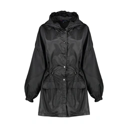 خرید بارانی زنانه تولید پاتن جامه می باشد. بارانی از جنس شمعی صد در صد پلی استر ضد آب می باشد. باران