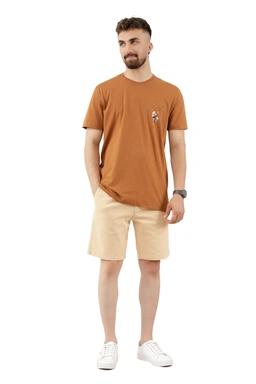 تیشرت آستین کوتاه رنگ آجری چاپدار مردانه طرح گوزن پاتن جامه. خرید از فروشگاه آنلاین پاتن جامه. 