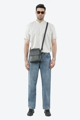 پیراهن آستین کوتاه مردانه یقه فرنچ رنگ طوسی روشن از برند پاتن جامه. پیراهن استایل آزاد.