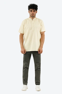 پیراهن آستین کوتاه مردانه یقه فرنچ رنگ زرد روشن از برند پاتن جامه. پیراهن استایل آزاد. 