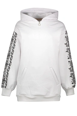 هودی زنانه ، رنگ سفید دارای چاپ روی قسمت آستین ، زیپدار در قسمت یقه ، نسبتاً ضخیم. 