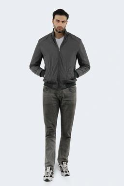 کاپشن مدل خلبانی یقه ایستاده رنگ طوسی تیره ، سر آستین و کمر کشبافت خرید آنلاین کاپشن. 