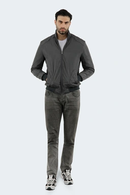 کاپشن مدل خلبانی یقه ایستاده رنگ طوسی تیره ، سر آستین و کمر کشبافت خرید آنلاین کاپشن. 