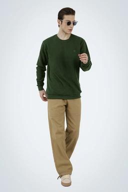 تیشرت آستین سلانیک مردانه ، رنگ سبز تیره یقه کشبافت آستین بلند قواره دار معمولی.