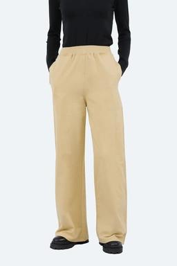 شلوار بگ زنانه تریکو رنگ کرم بژ ، شلوار مدل بگی از پارچه تریکو ارسال رایگان به سراسر کشور. 