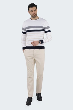 پلیور بافت مردانه ، یقه گرد سر آستین دور کمر و یقه کشبافت، رنگ سفید طرح دار. 