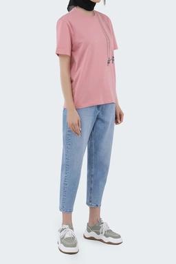 خرید تیشرت زنانه یقه گرد آستین کوتاه طرح دار ، تیشرت صورتی رنگ مدل نیمه آزاد تولید برند پاتن جامه.