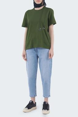 خرید تیشرت زنانه یقه گرد آستین کوتاه طرح دار ، تیشرت رنگ سبز تیره مدل نیمه آزاد تولید برند پاتن جامه