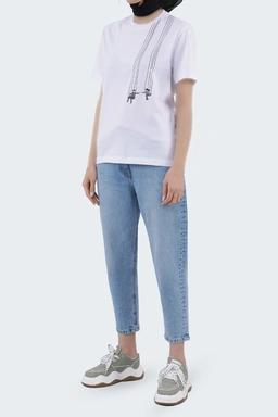 خرید تیشرت زنانه یقه گرد آستین کوتاه طرح دار ، تیشرت سفید مدل نیمه آزاد تولید برند پاتن جامه.